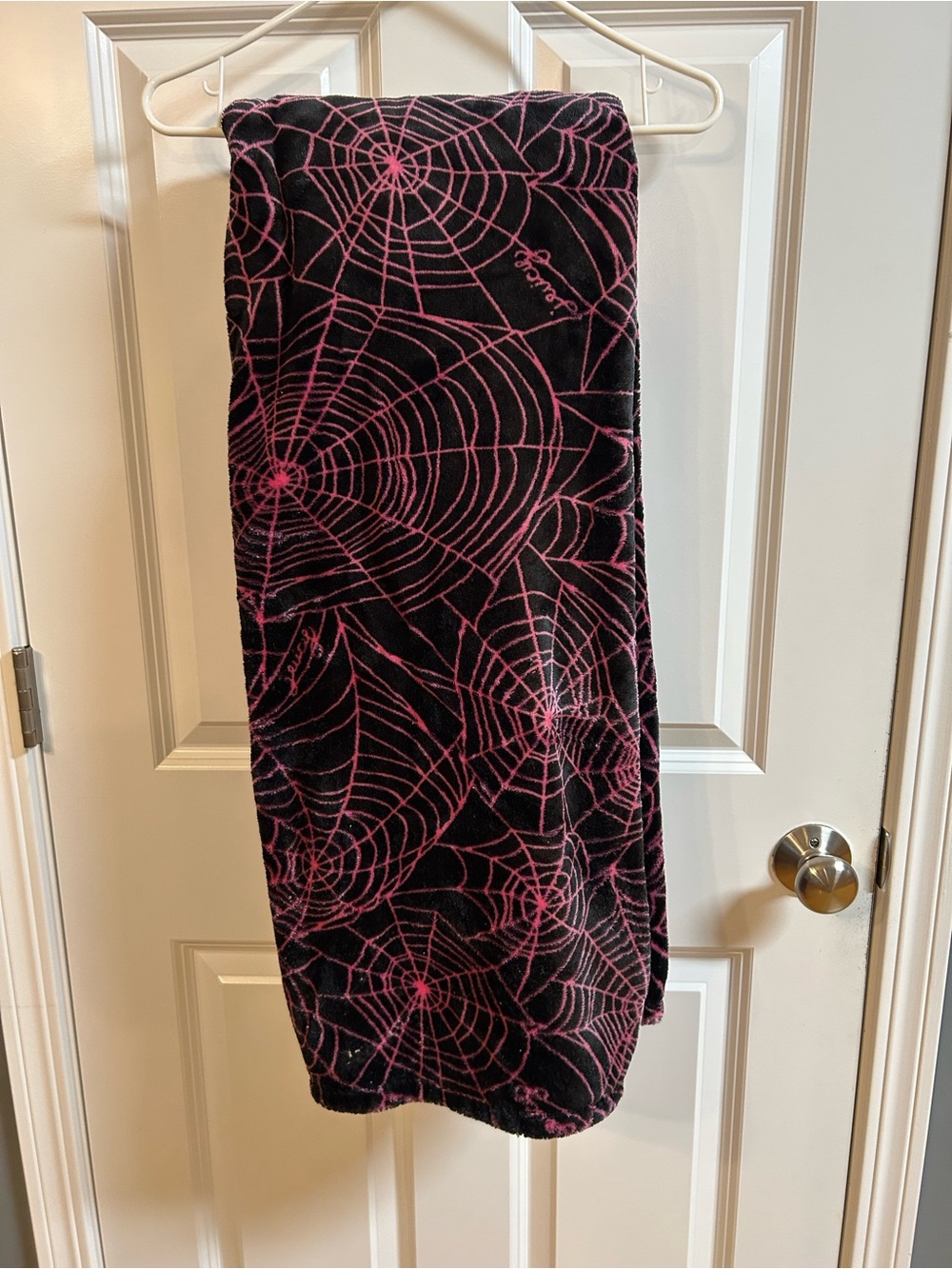Juicy couture Black and Pink Web-Print blanket